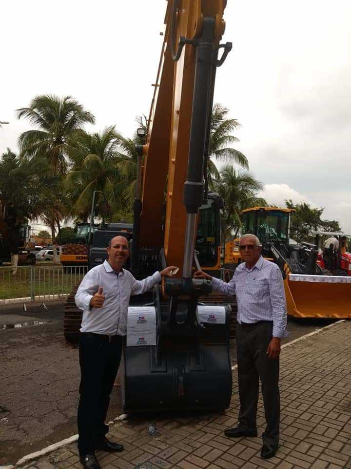 Prefeito Oziel foi a Salvador para trazer novos maquinários através do CIMA